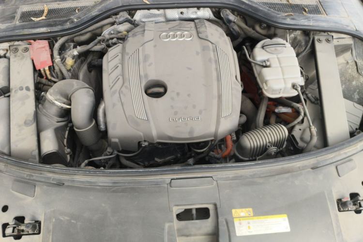 Used Audi A8 2013 A8L 40 hybrid Engine Bay