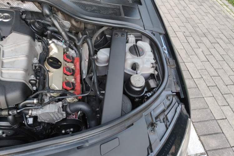 Used Audi A8 2013 A8L 45 TFSI quattro Comfort model Engine Bay Left