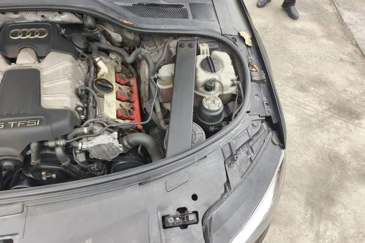 Used Audi A8 2013 A8L 45 TFSI quattro Comfort model Engine Bay Left