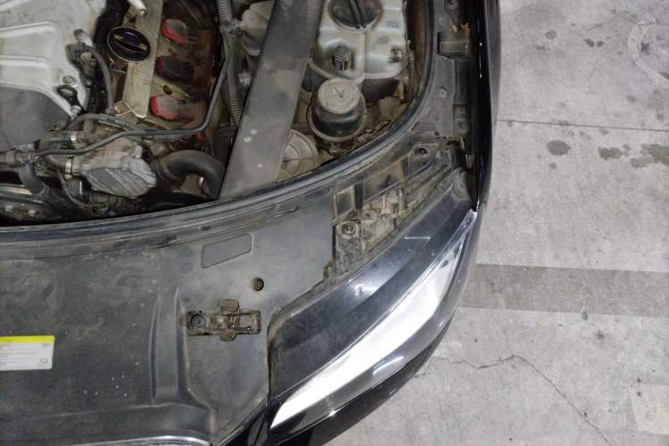 Used Audi A8 2013 A8L 45 TFSI quattro Comfort model Engine Bay Left