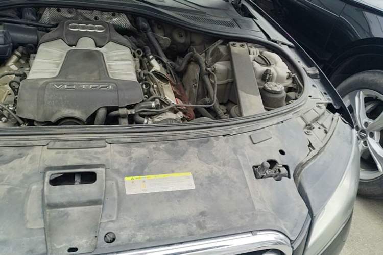 Used Audi A8 2013 A8L 45 TFSI quattro Comfort model Engine Bay Left