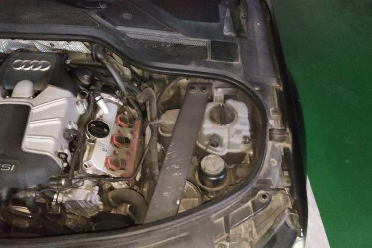 Used Audi A8 2013 A8L 45 TFSI quattro Comfort model Engine Bay Left