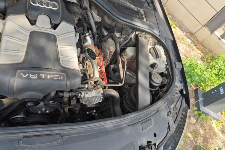 Used Audi A8 2013 A8L 45 TFSI quattro Comfort model Engine Bay Left