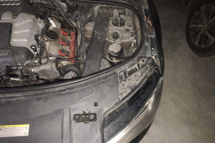 Used Audi A8 2013 A8L 45 TFSI quattro Comfort model Engine Bay Left