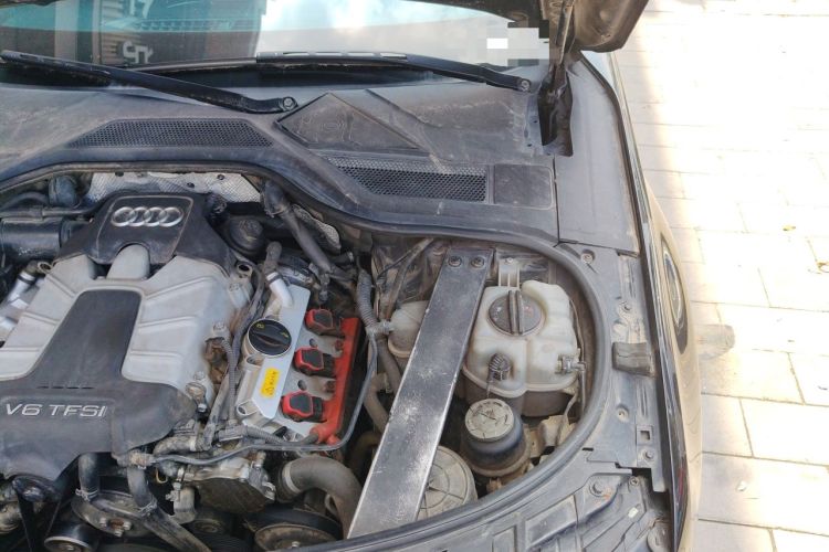 Used Audi A8 2013 A8L 45 TFSI quattro Comfort model Engine Bay Left