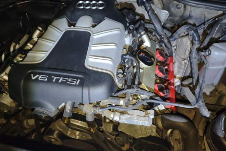 Used Audi A8 2013 A8L 50 TFSI quattro Comfort model Engine Bay Left