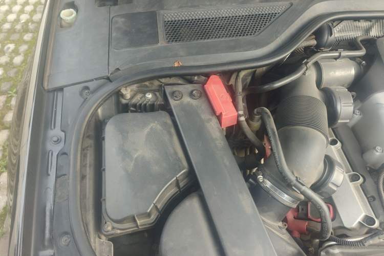 Used Audi A8 2013 A8L 45 TFSI quattro Comfort model Engine Bay Right