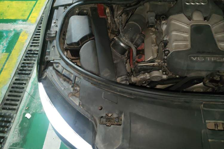 Used Audi A8 2013 A8L 50 TFSI quattro Comfort model Engine Bay Right