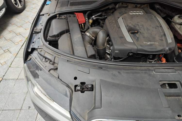 Used Audi A8 2013 A8L 40 hybrid Engine Bay Right