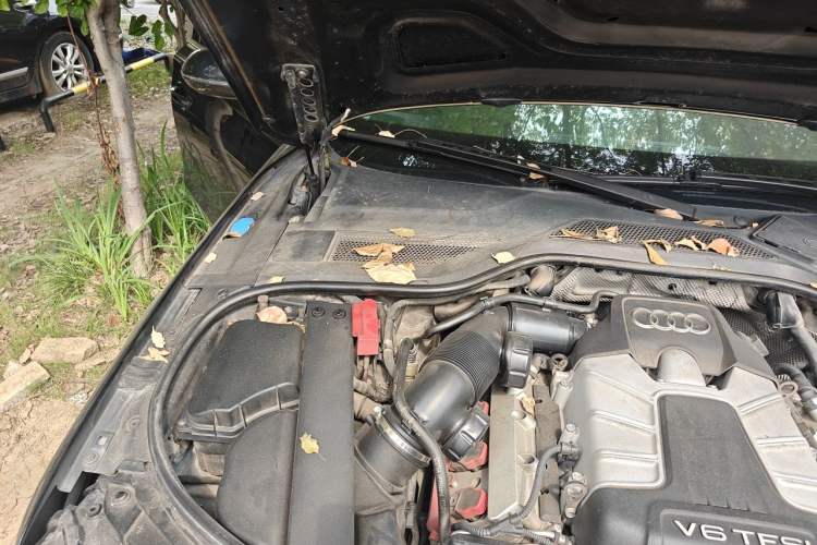 Used Audi A8 2013 A8L 45 TFSI quattro Comfort model Engine Bay Right