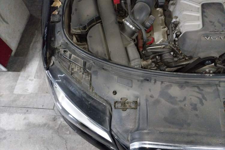 Used Audi A8 2013 A8L 45 TFSI quattro Comfort model Engine Bay Right