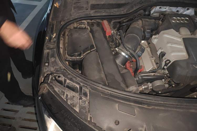 Used Audi A8 2013 A8L 45 TFSI quattro Comfort model Engine Bay Right