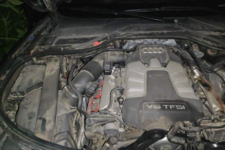 Used Audi A8 2013 A8L 45 TFSI quattro Comfort model Engine Bay Right