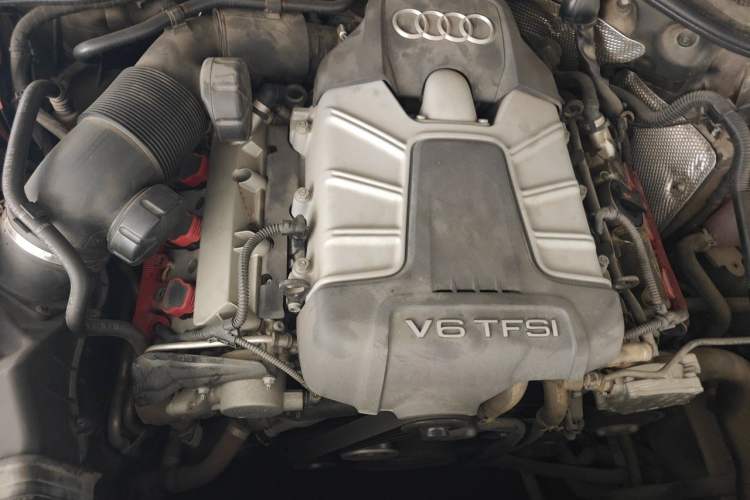 Used Audi A8 2013 A8L 45 TFSI quattro Comfort model Engine Bay Right