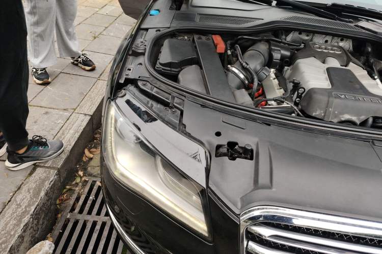 Used Audi A8 2013 A8L 45 TFSI quattro Comfort model Engine Bay Right