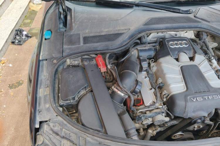 Used Audi A8 2013 A8L 45 TFSI quattro Comfort model Engine Bay Right