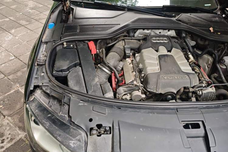 Used Audi A8 2013 A8L 45 TFSI quattro Comfort model Engine Bay Right