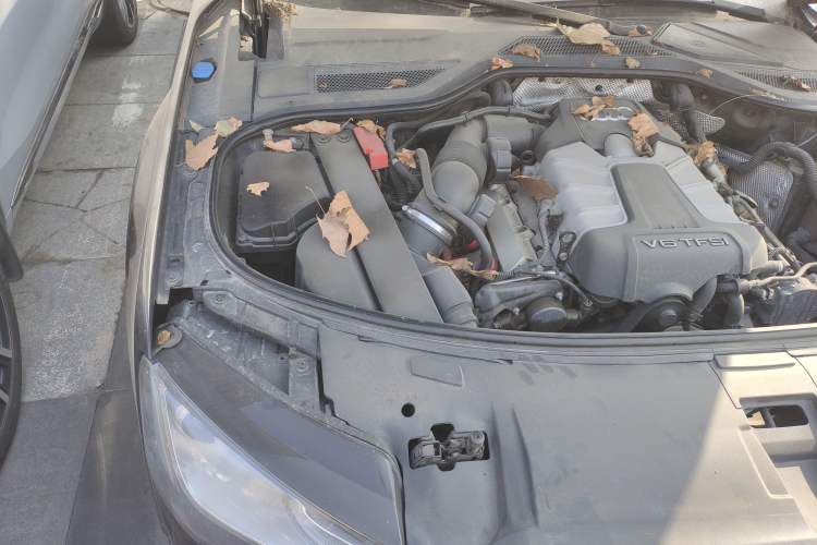 Used Audi A8 2013 A8L 45 TFSI quattro Comfort model Engine Bay Right