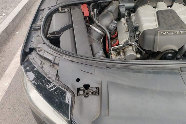 Used Audi A8 2013 A8L 45 TFSI quattro Comfort model Engine Bay Right