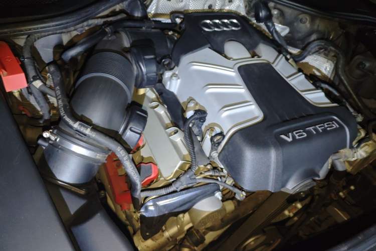 Used Audi A8 2013 A8L 50 TFSI quattro Comfort model Engine Bay Right