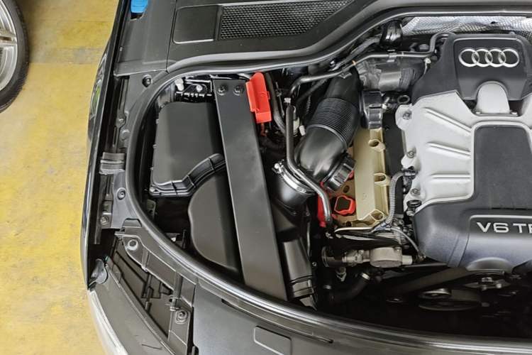 Used Audi A8 2013 A8L 45 TFSI quattro Comfort model Engine Bay Right