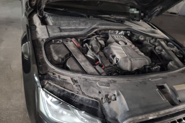 Used Audi A8 2013 A8L 45 TFSI quattro Comfort model Engine Bay Right