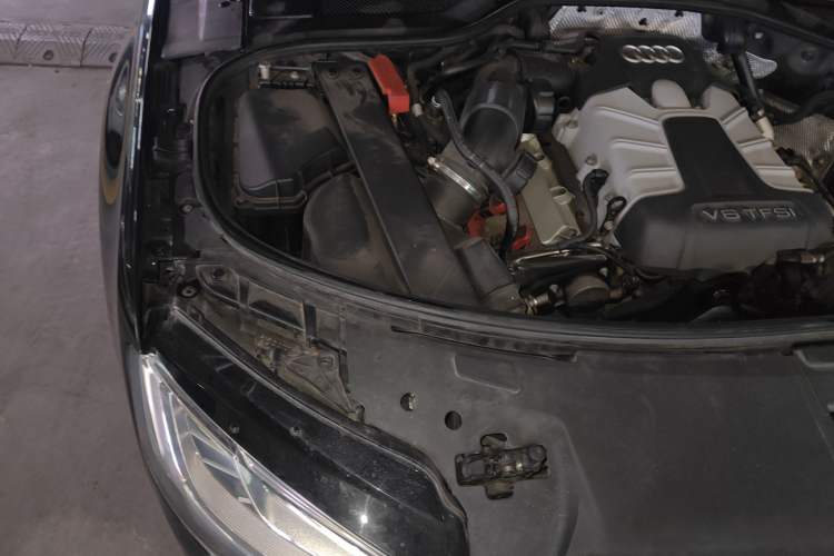 Used Audi A8 2013 A8L 45 TFSI quattro Comfort model Engine Bay Right