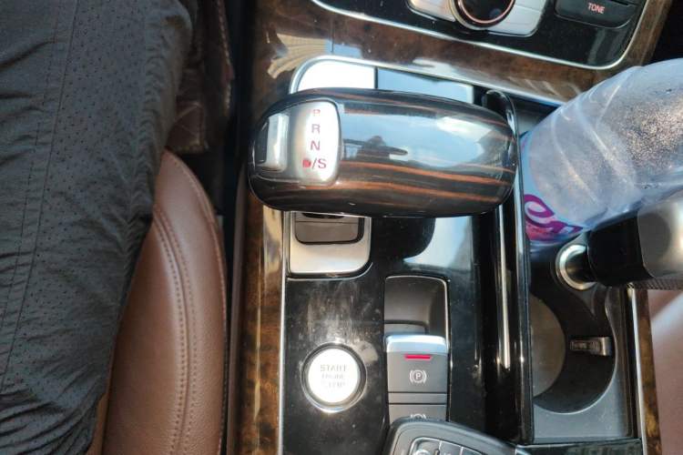 Used Audi A8 2013 A8L 45 TFSI quattro Comfort model Gear Lever