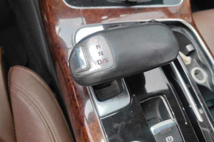 Used Audi A8 2013 A8L 45 TFSI quattro Comfort model Gear Lever