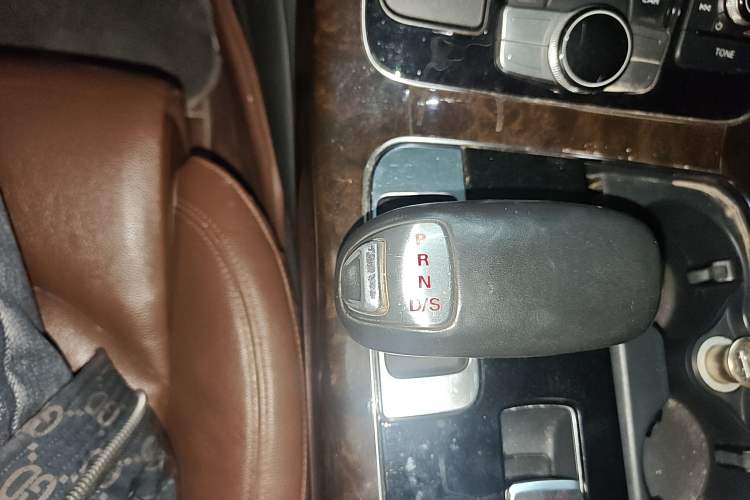 Used Audi A8 2013 A8L 50 TFSI quattro Comfort model Gear Lever