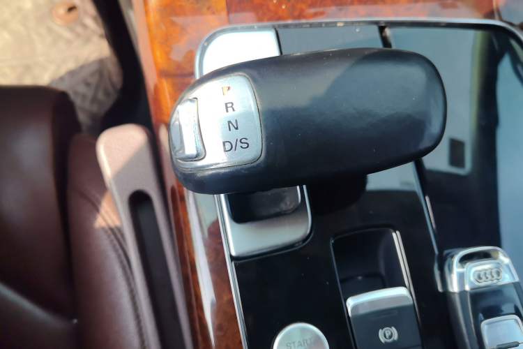 Used Audi A8 2013 A8L 45 TFSI quattro Comfort model Gear Lever