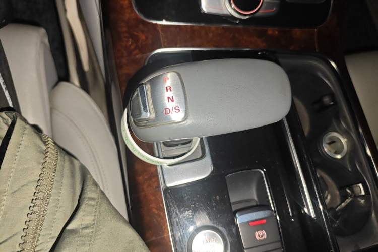 Used Audi A8 2013 A8L 45 TFSI quattro Comfort model Gear Lever