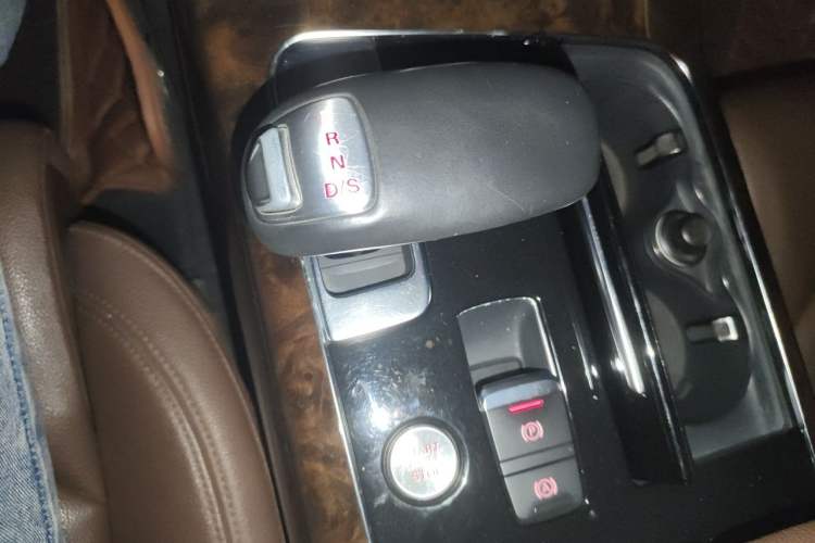Used Audi A8 2013 A8L 45 TFSI quattro Comfort model Gear Lever
