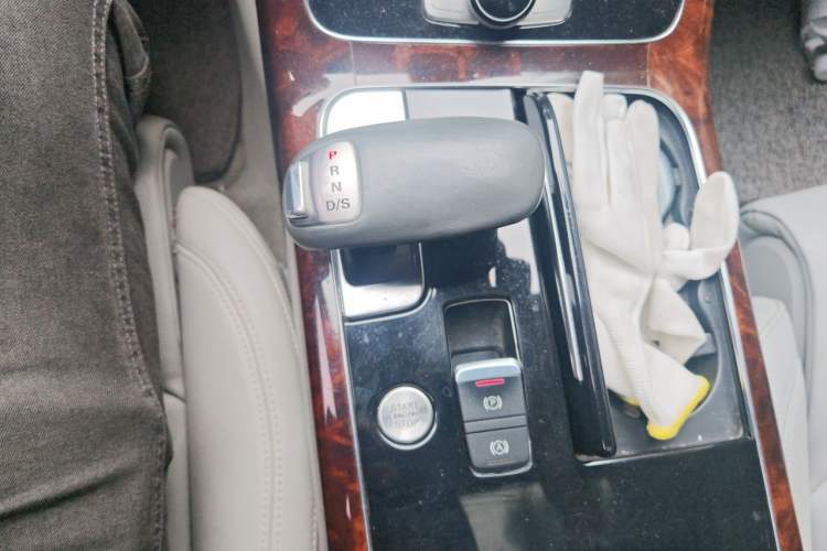 Used Audi A8 2013 A8L 45 TFSI quattro Comfort model Gear Lever