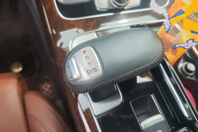 Used Audi A8  Gear Lever