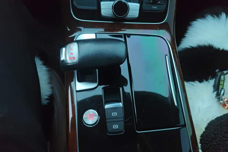 Used Audi A8 2013 A8L 45 TFSI quattro Comfort model Gear Lever