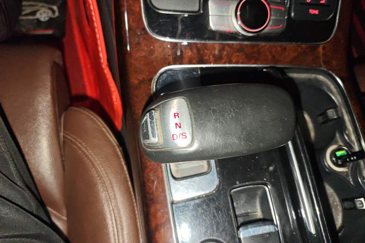 Used Audi A8 2013 A8L 45 TFSI quattro Comfort model Gear Lever