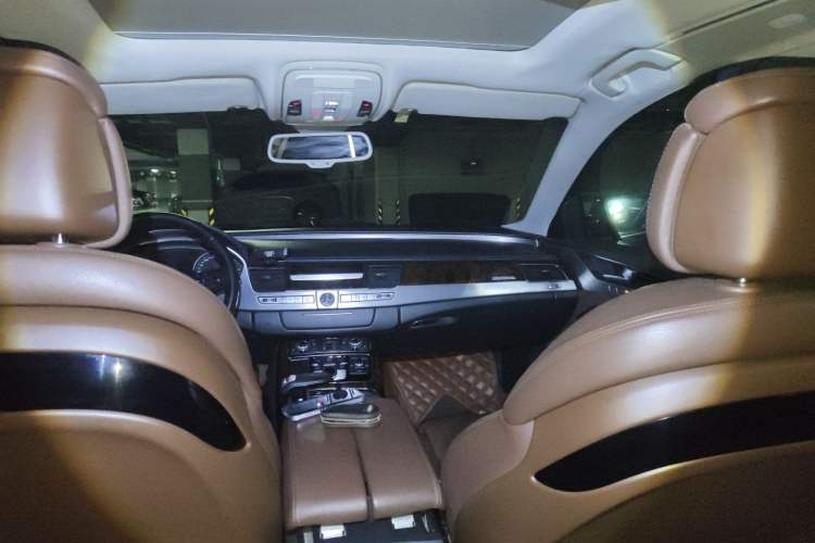 Used Audi A8 2013 A8L 45 TFSI quattro Comfort model Headliner
