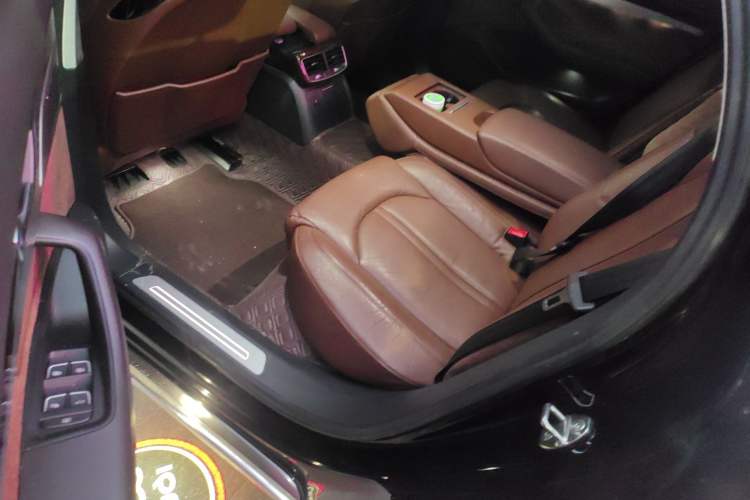 Used Audi A8 2013 A8L 45 TFSI quattro Comfort model Interior 4