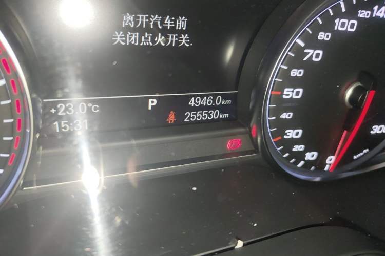 Used Audi A8 2013 A8L 45 TFSI quattro Comfort model Odometer Close Up