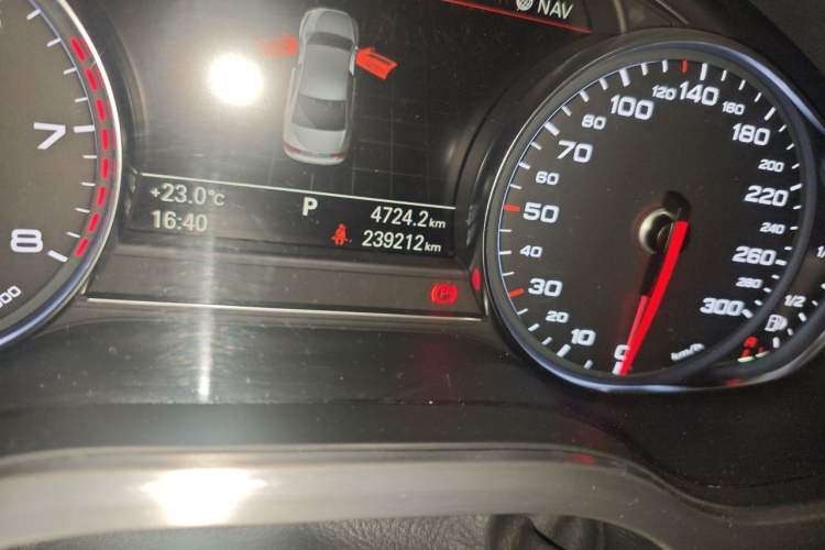 Used Audi A8 2013 A8L 45 TFSI quattro Comfort model Odometer Close Up