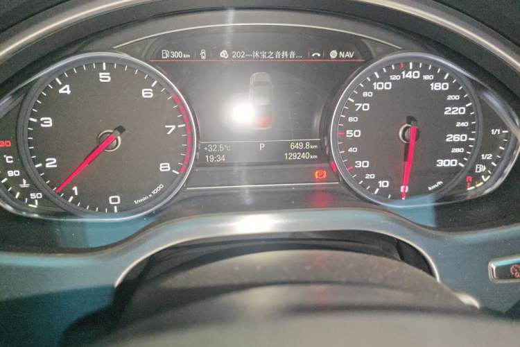Used Audi A8 2013 A8L 45 TFSI quattro Comfort model Odometer Close Up