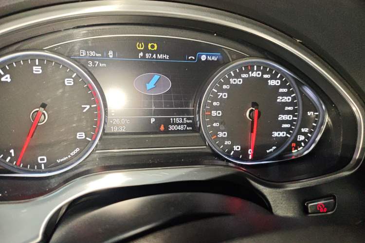 Used Audi A8 2013 A8L 45 TFSI quattro Comfort model Odometer Close Up