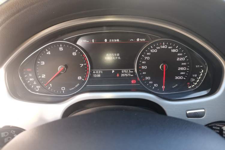 Used Audi A8 2013 A8L 45 TFSI quattro Comfort model Odometer Close Up