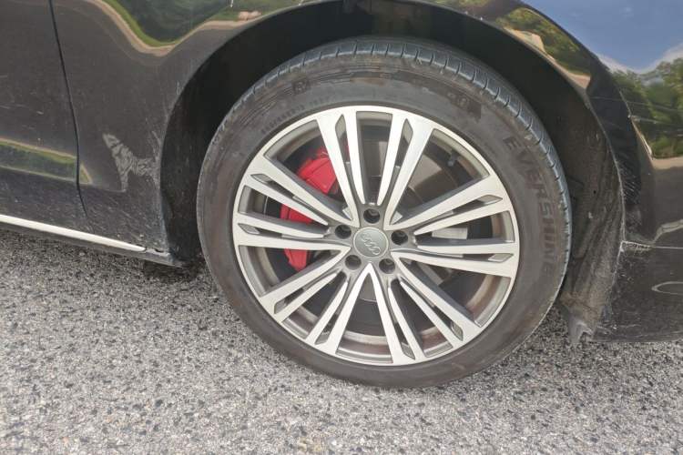 Used Audi A8 2013 A8L 45 TFSI quattro Luxury Model Right Front Wheel Hub
