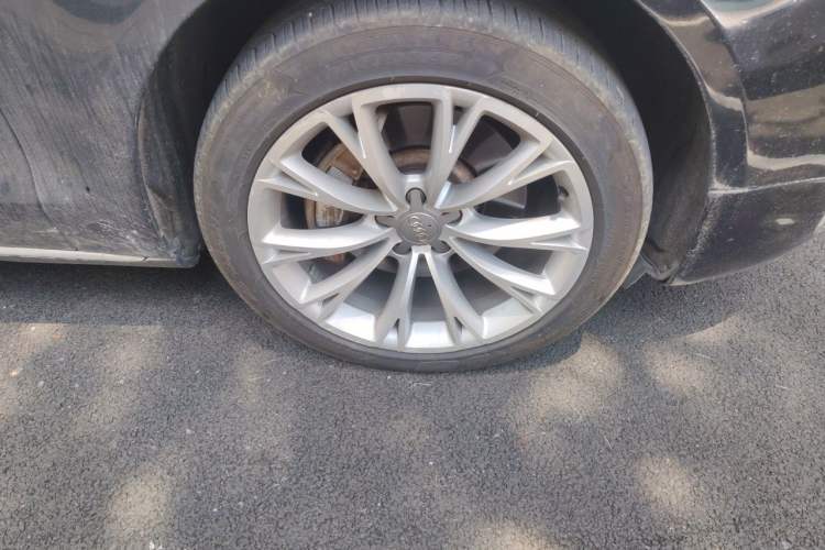 Used Audi A8 2013 A8L 45 TFSI quattro Luxury Model Right Front Wheel Hub