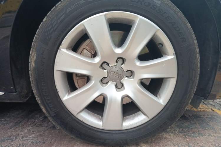 Used Audi A8 2013 A8L 45 TFSI quattro Luxury Model Right Front Wheel Hub