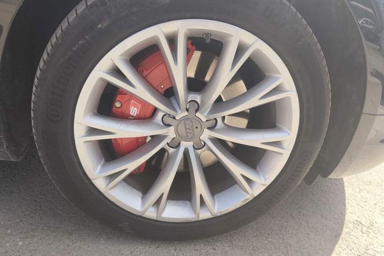 Used Audi A8 2013 A8L 50 TFSI quattro Prestige Edition Right Front Wheel Hub
