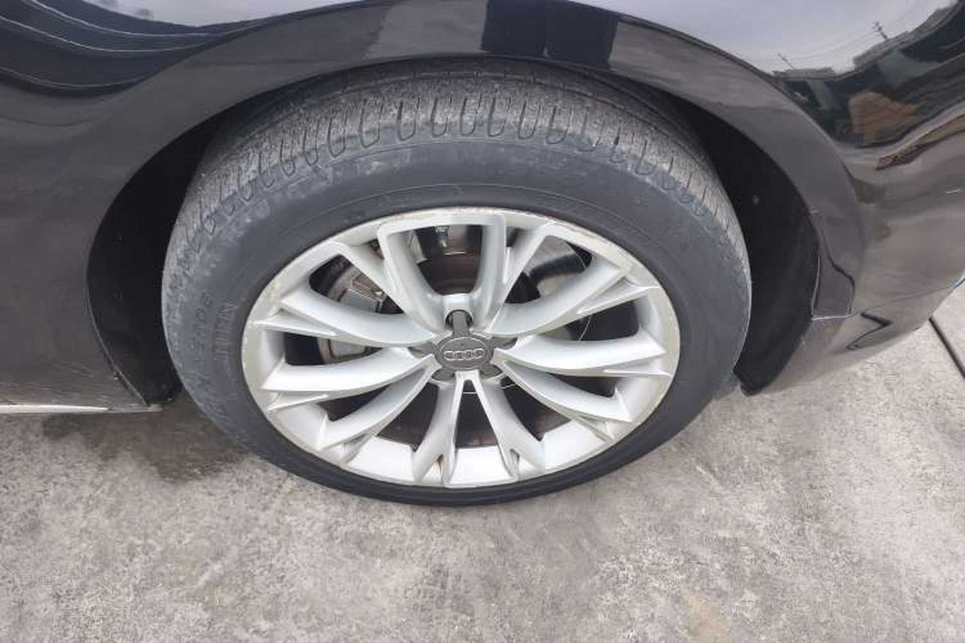Used Audi A8 2013 A8L 45 TFSI quattro Comfort model Right Front Wheel Hub
