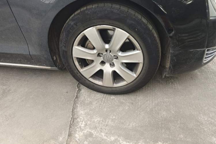 Used Audi A8 2013 A8L 45 TFSI quattro Comfort model Right Front Wheel Hub